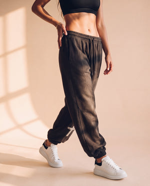 HEAVYWEIGHT SWEATPANTS · SMOKY BLACK