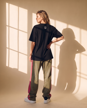 Heart Wide Open tee, black, back print, woman, crown full body
