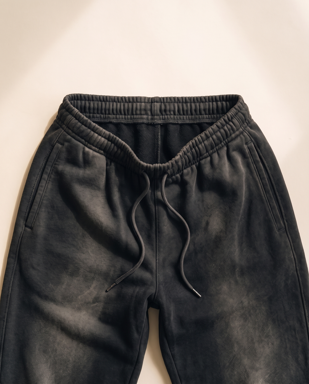 HEAVYWEIGHT SWEATPANTS · BLACK & OFF WHITE