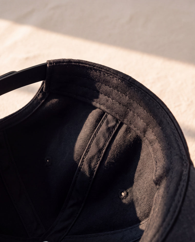 Snapback cap: cotton sweatband and taped seams