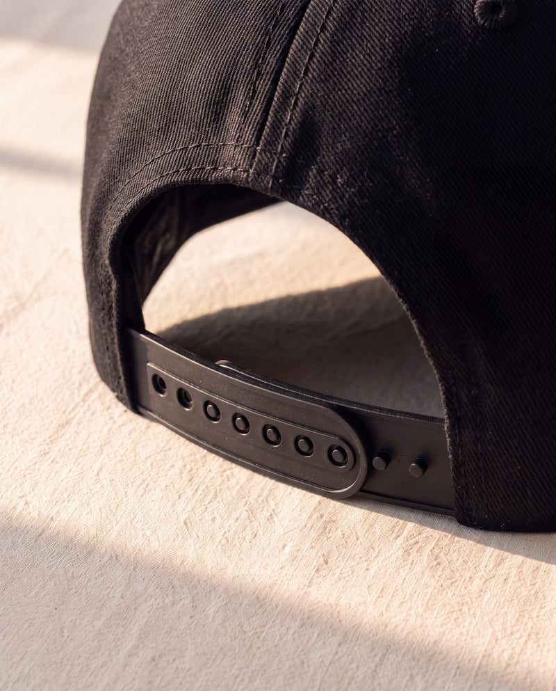 Snapback cap: adjustable snapback closure